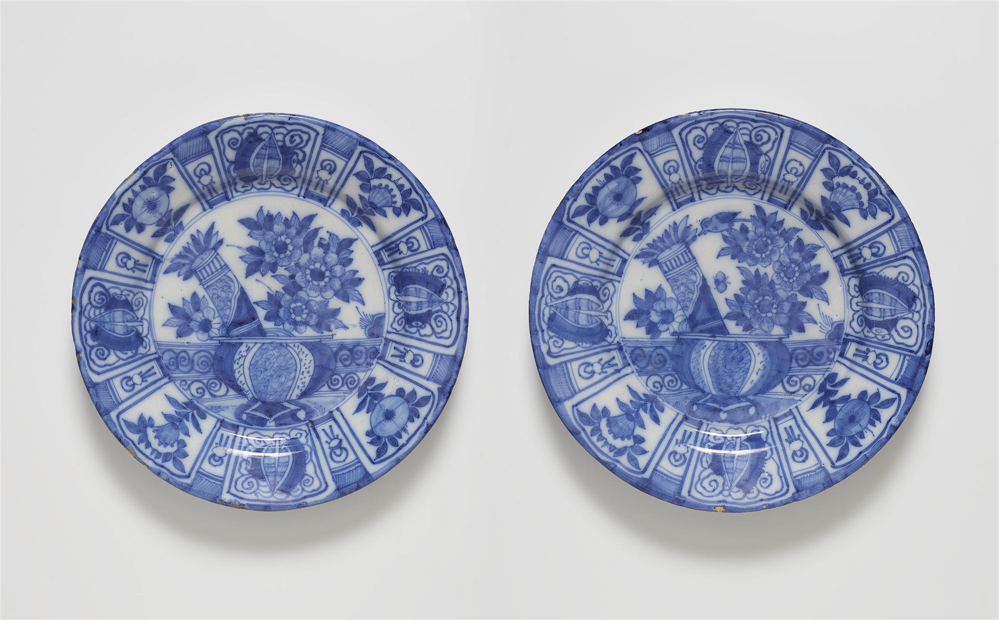 A pair of Delftware dishes with Wanli style decor