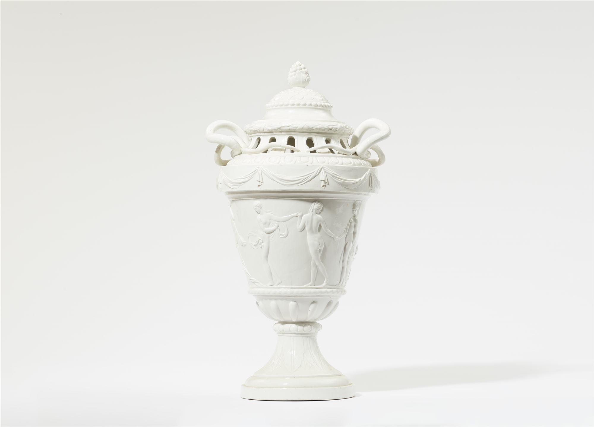 A rare Neoclassical Höchst porcelain potpourri