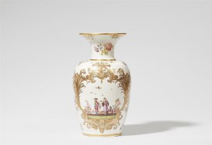 Augustus Rex-Vase mit späten Hoeroldt-Chinoiserien