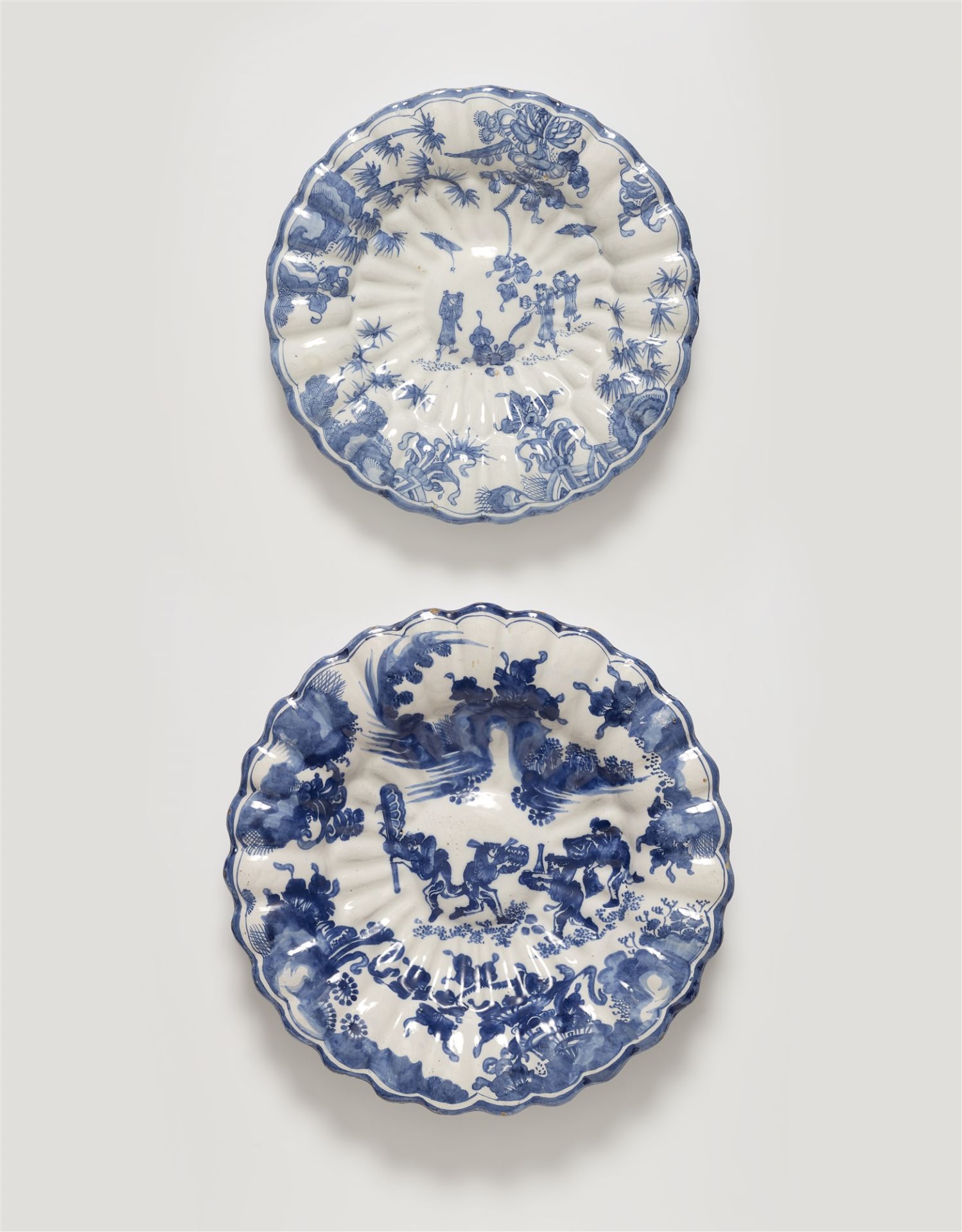 A rare faience fan dish with a "Spanish Chinoiserie" - Image 2 of 2