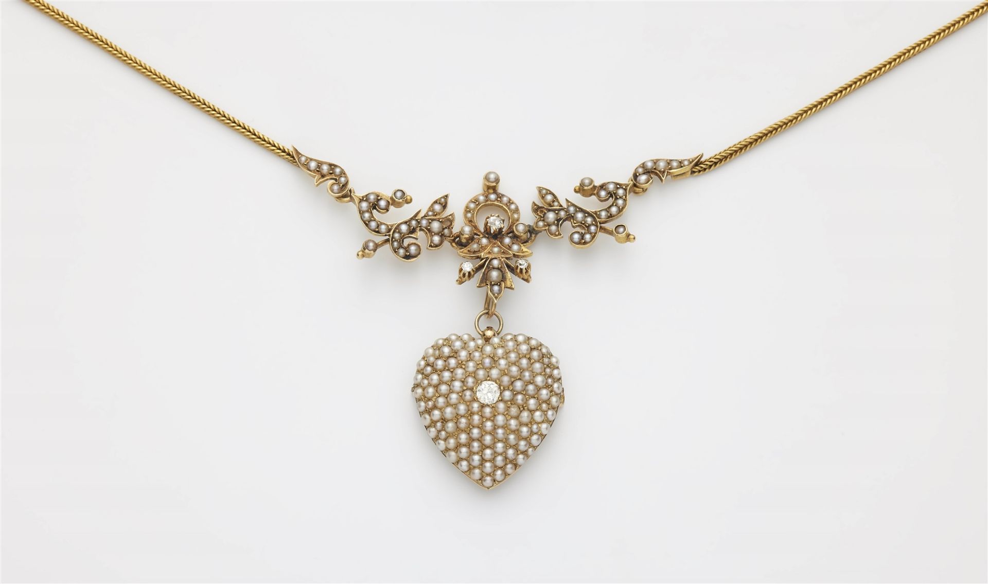 Collier mit Herzanhänger