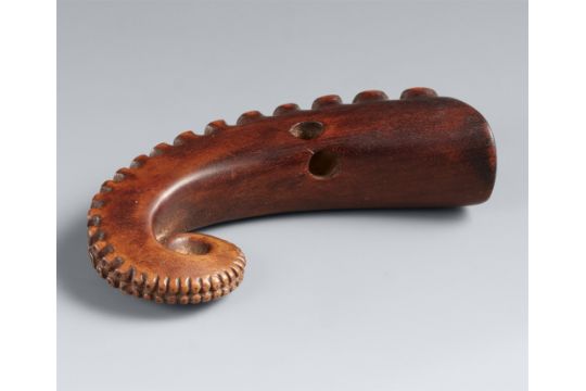 Netsuke eines großen Fangarms eines Kraken. Holz. 19./20. Jh. - Bild 2 aus 7