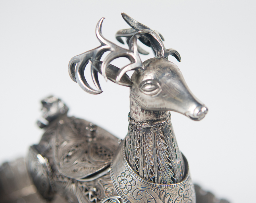 'Sahumador'. Deer-shaped, silver filigree incense burner. Viceregal School.Peru. Late 18th century - Image 6 of 9