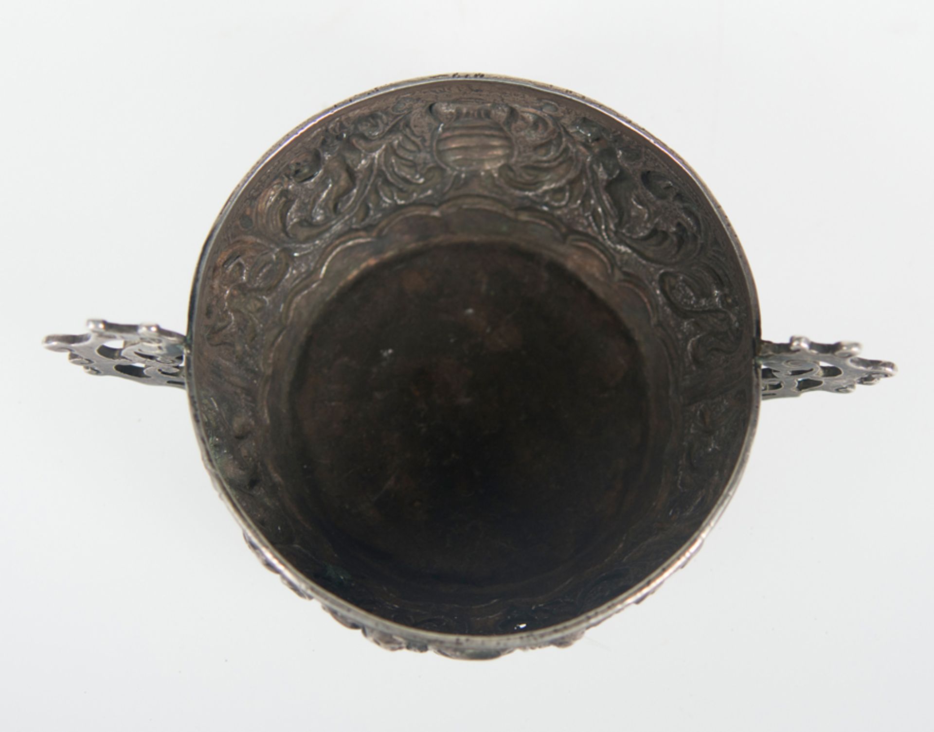 Important embossed and marked silver wine tasting cup. Viceregal or Novohispanic work. 18th Century. - Image 5 of 5