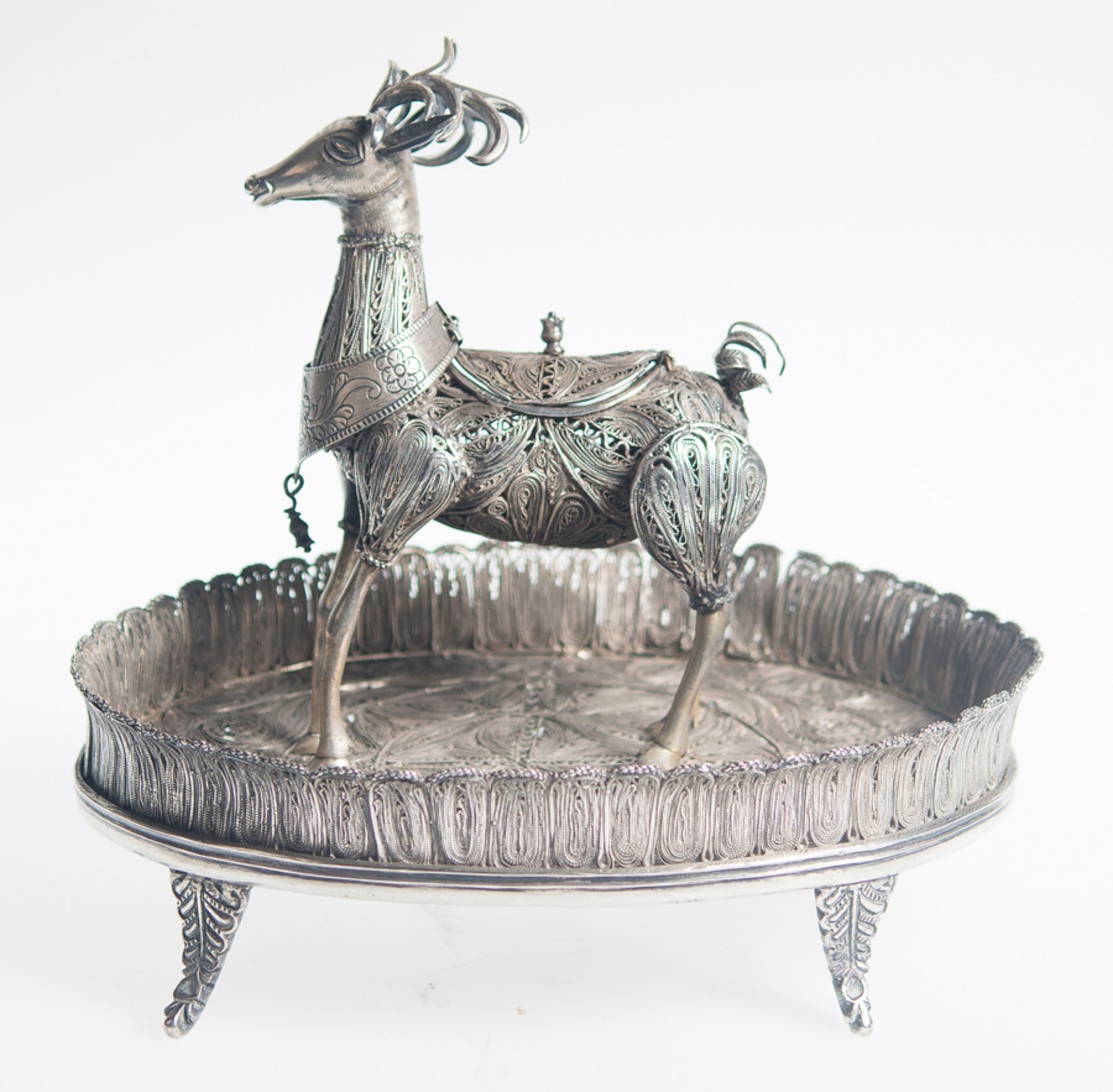 'Sahumador'. Deer-shaped, silver filigree incense burner. Viceregal School.Peru. Late 18th century - Image 4 of 9