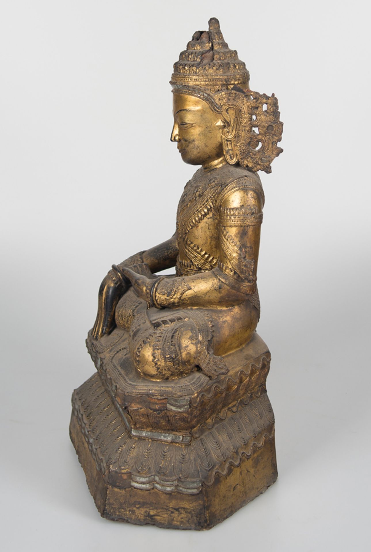 Figure of Buddha in gilded paper pulp.Possibly 19th century. - Bild 3 aus 7