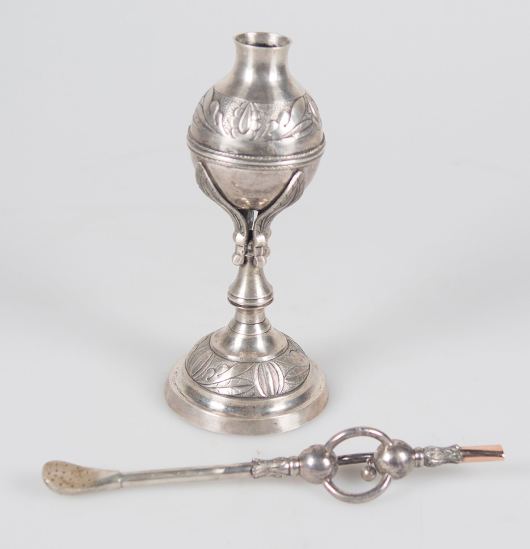 Mate in silver and gilded silver with its original bulb. Viceregal work. Possibly Chile or Cuyo regi - Bild 3 aus 6