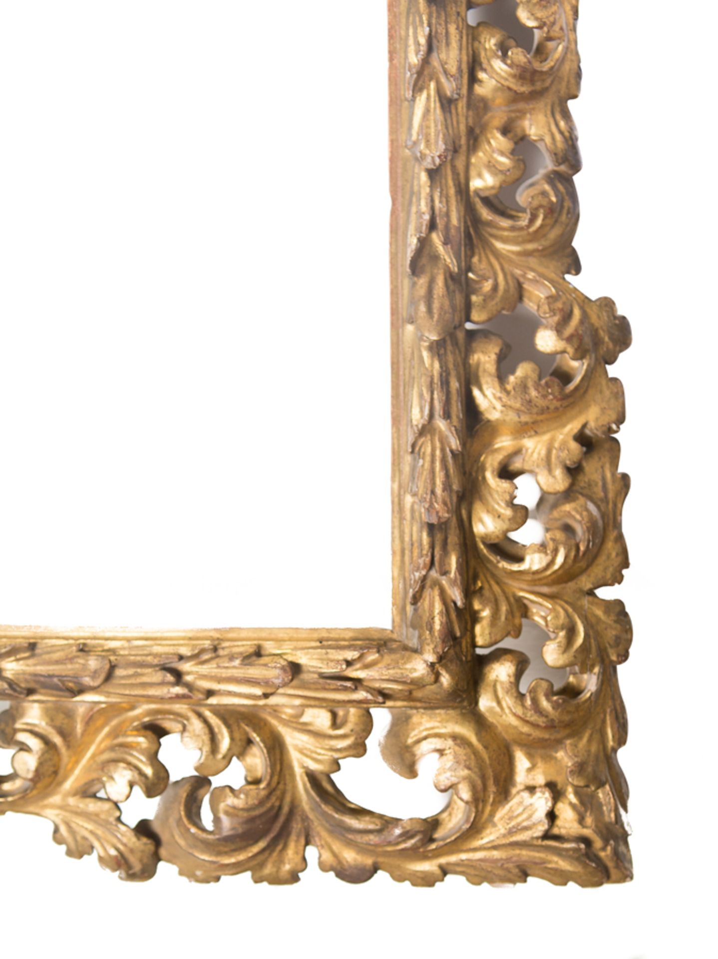 Carved and gilded wooden frame. Italian work. 17th - 18th century. - Bild 2 aus 4