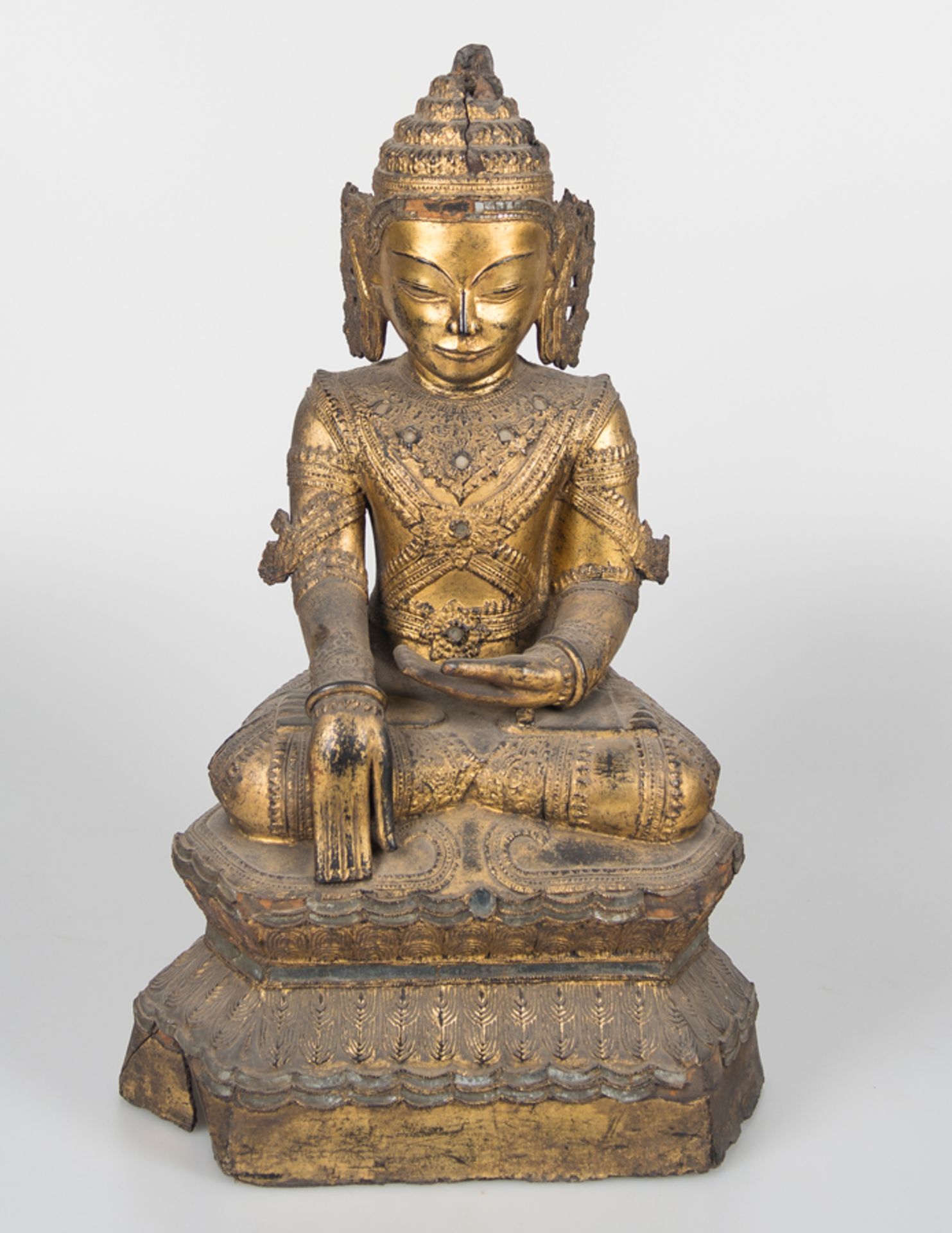 Figure of Buddha in gilded paper pulp.Possibly 19th century. - Bild 2 aus 7