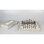 Complete chess set in wood, stained ivory and in its color. Anglo-Indian School. Circa 1850.