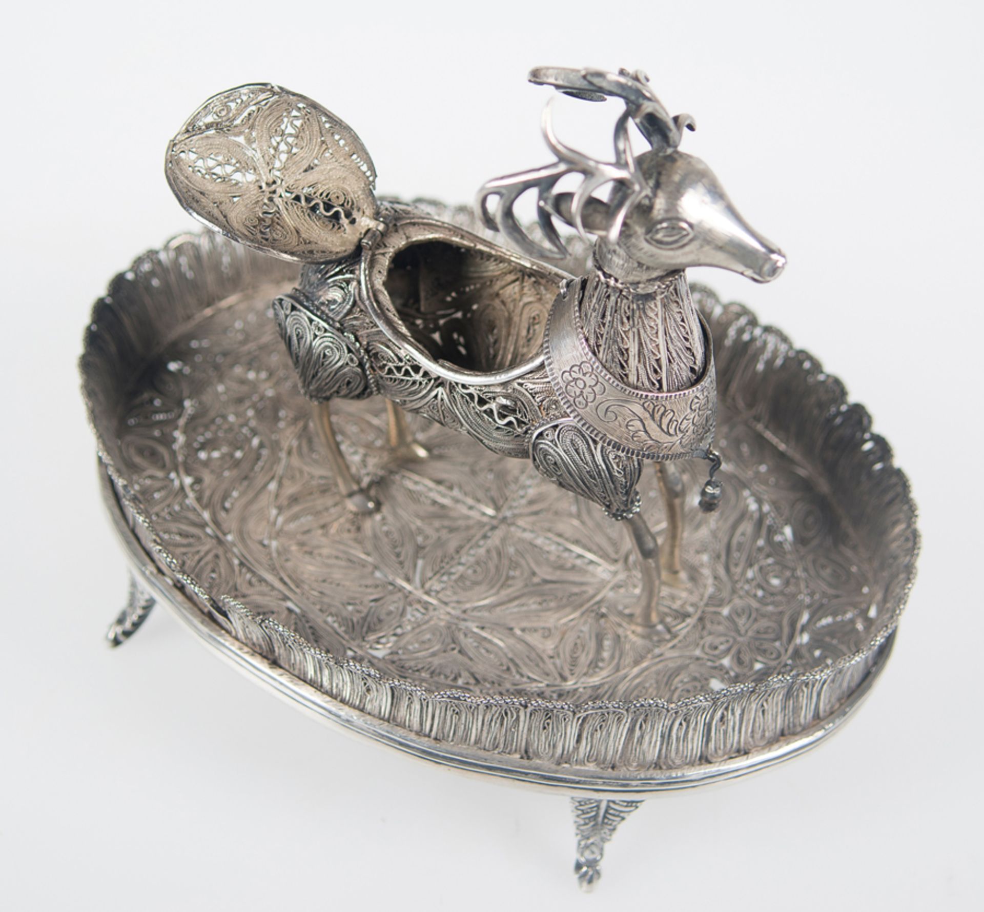 'Sahumador'. Deer-shaped, silver filigree incense burner. Viceregal School.Peru. Late 18th century - Image 5 of 9