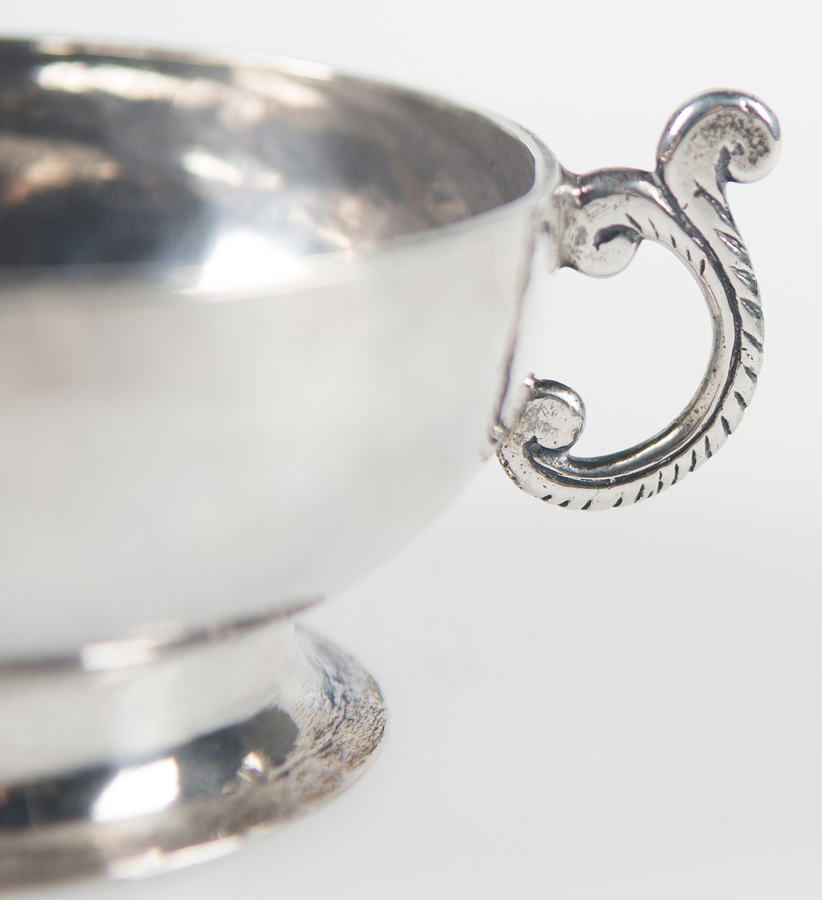 Marked silver wine tasting cup. Viceregal / Novohispanic work. Guatemala/Mexico. Late 18th century. - Image 4 of 6