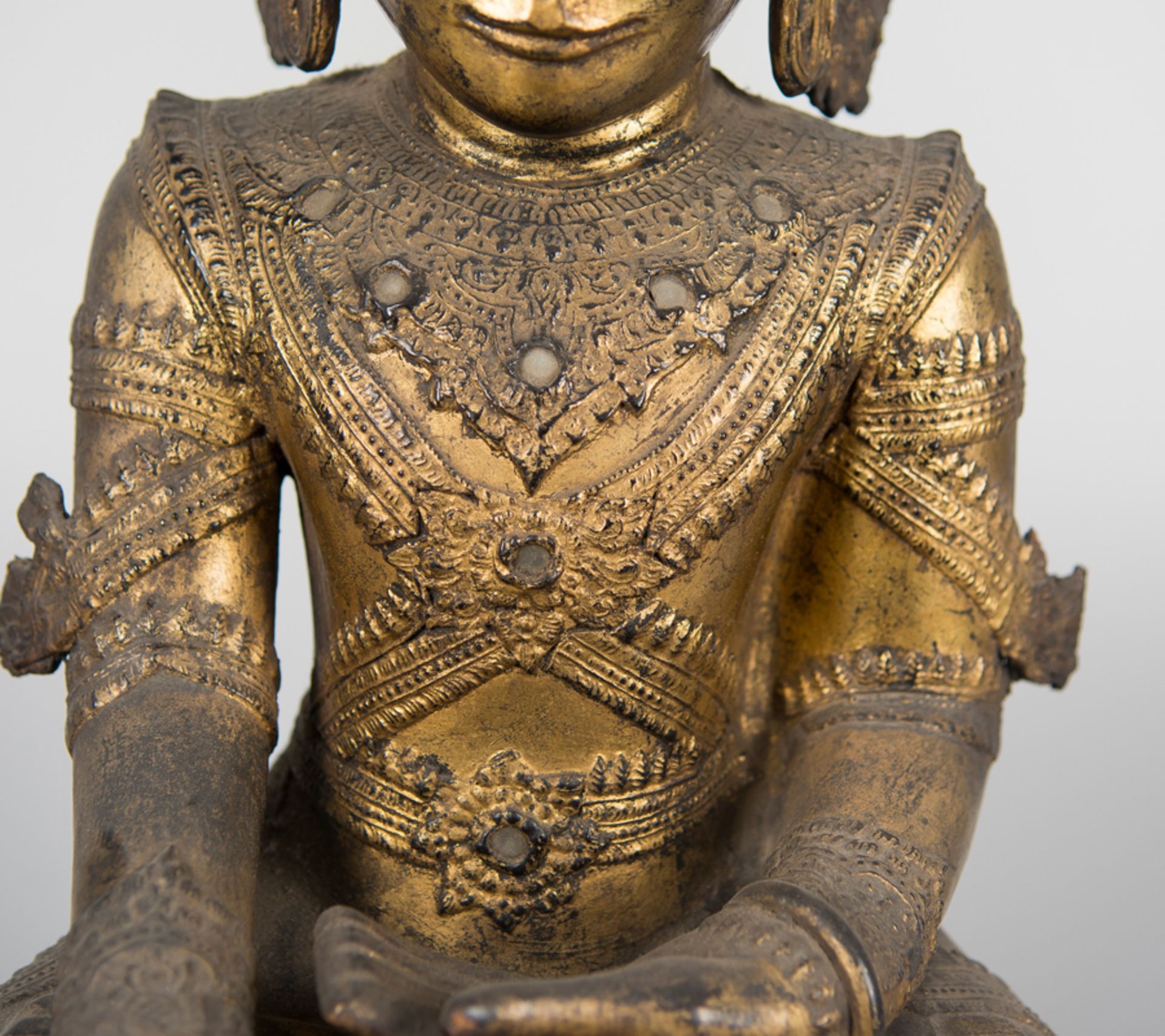 Figure of Buddha in gilded paper pulp.Possibly 19th century. - Bild 5 aus 7