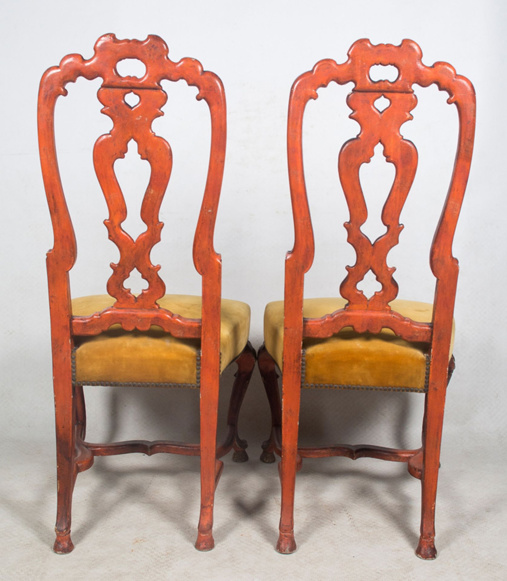 Pair of chairs in carved and polychrome wood. Possibly England. Late 18th century. - Bild 3 aus 3
