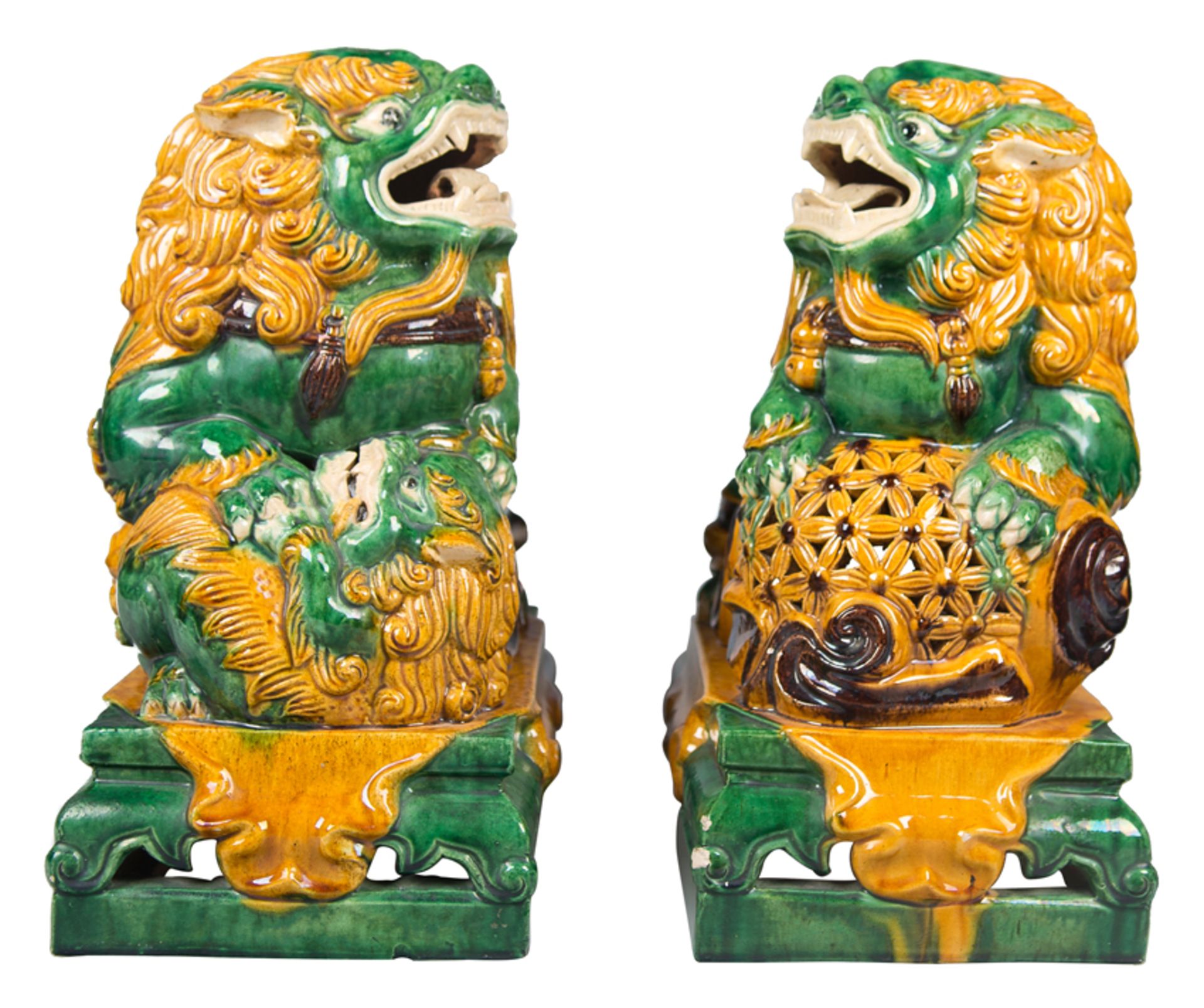 Pair of Fo dogs in green, yellow and manganese glazed stoneware, called “sancai” (three colors). Chi