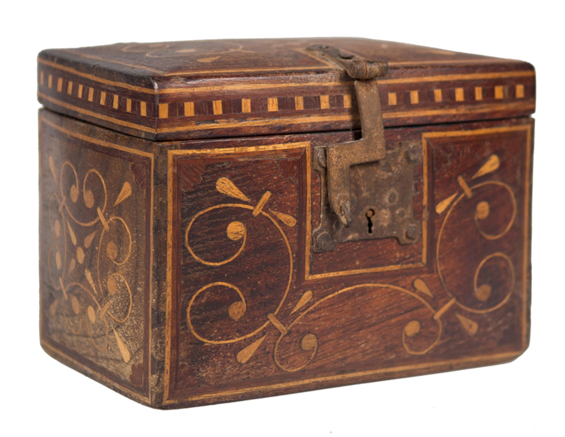 Small wooden chest with boxwood inlay and ironwork. Spain or New Spain. 18th century.