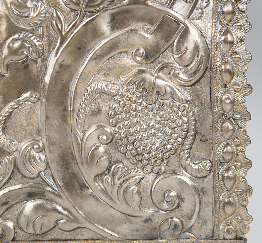 Fragment of altar in embossed and chiseled silver. Viceregal work. Peru. 18th century. - Image 3 of 4