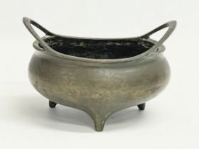 A 19th century Chinese bronze censer. 14x13x8.5cm