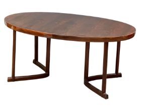 An excellent quality Danish rosewood 2 leaf extending dining table. 1960’s. Closed 163x109x72.5cm. 2