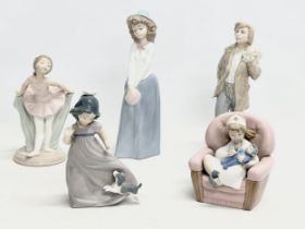 5 Nao figurines.