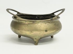 A late 19th century Chinese brass censer. 11.5x10x6cm