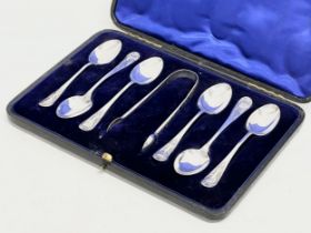 A set of silver tea spoons and tongs in case. Sheffield, 1903. 102 grams.