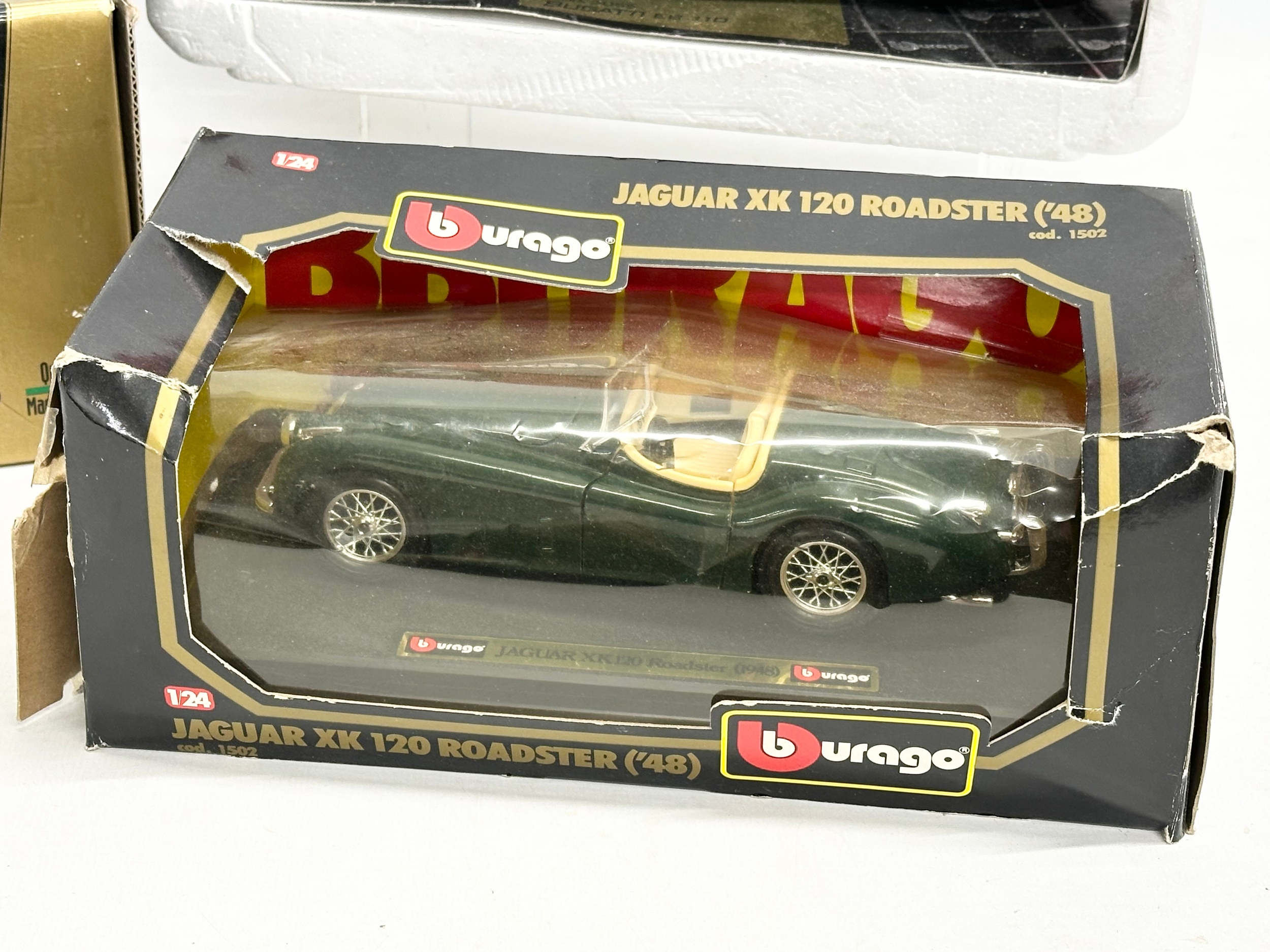 3 large Burago model cars in boxes. A Gold Collection Burago Volkswagen New Beatle 1998, 1/18 - Image 5 of 5