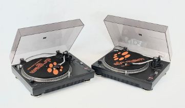 A pair of vintage Kam DDX 580 turntable record players. 44.5 x 34.5 x 14.5cm