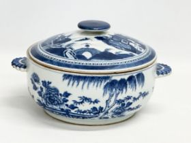 An 18th century Chinese, Emperor Qianlong blue and white tureen and cover. Qing Dynasty. Circa