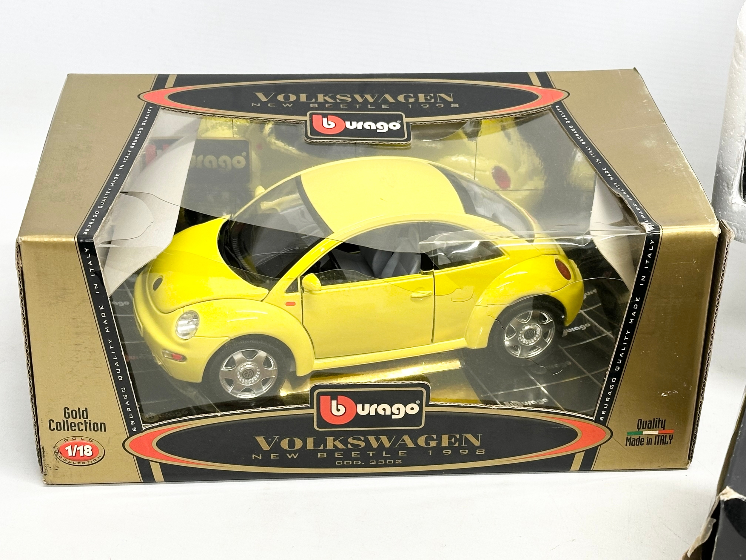 3 large Burago model cars in boxes. A Gold Collection Burago Volkswagen New Beatle 1998, 1/18 - Image 2 of 5