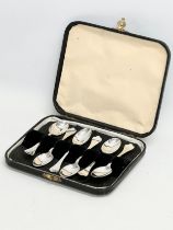 A set of 6 silver tea spoons in case. Sheffield, 1944. 57 grams.