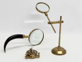 A Sunday lot. A vintage brass desktop telescopic magnifying glass 25cm, a horn handled and brass