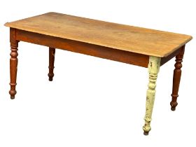 A large Victorian pine farmhouse kitchen table. 151x79x71cm