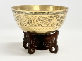 An early 20th century Chinese brass bowl on stand. 1900. 18.5x8.5cm