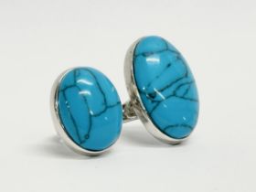 A large 925 silver and turquoise gemstone ring. Size N