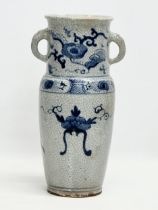 An early 19th century Chinese emperor Jiaqing vase. Circa 1800-1820. 16x30cm