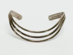 A 925 silver bangle. 12.31 grams. 6x6.5cm