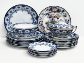 An early 20th century Ford & Sons ‘Dudley’ dinner service. 8 dinner plates, 2 tureens and saucers, 8