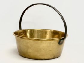 A Victorian brass jam pan/jelly pan. 41x37x34cm