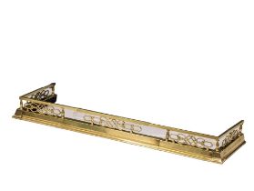 A Victorian pierced brass extendable fender. Extended outside 163.5x43.5x13.5cm, extended inside