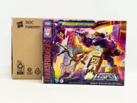 A new Hasbro Generations Transformers Legacy Wreck ‘N Rule Collection Spindle and Comic Universe