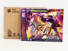 A new Hasbro Generations Transformers Legacy Wreck ‘N Rule Collection Spindle and Comic Universe