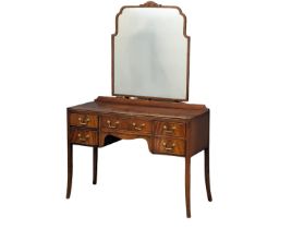 A vintage Georgian style mahogany dressing table. 107x46x162.5cm