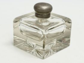 A large Victorian cut glass inkwell. 10.5x10.5x11cm