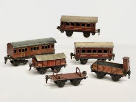 Marklin. A 1930’s Marklin LNER 2873 carriage. A 2 1930’s Marklin freight carts. 2 1930’s Marklin