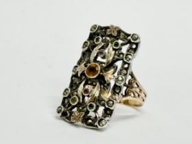 A Victorian gold banded ring. Size K.