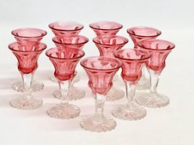 A set of 11 early 20th century slice cut cranberry glass sherry glasses. Circa 1900-1920. 6x10cm