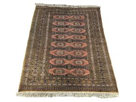 A good quality vintage Middle Eastern rug. 190x126cm