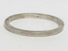 A 925 silver bangle. 16.73 grams. 7x6cm.