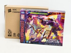 A new Hasbro Generations Transformers Legacy Wreck ‘N Rule Collection Spindle and Comic Universe